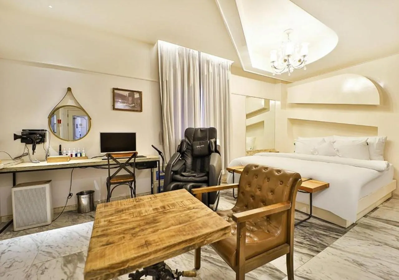 Bed in February Hotel Gimhae