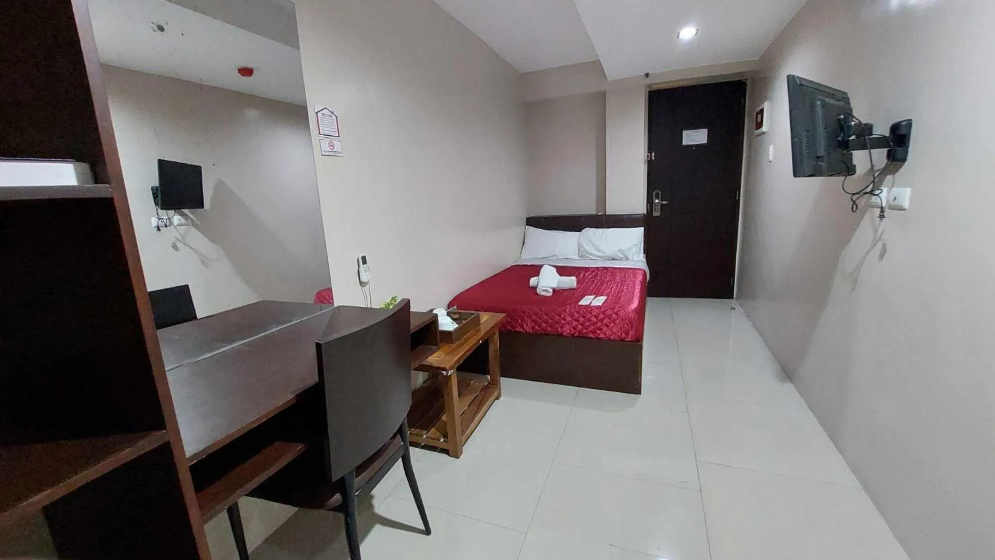 Bed in Regina Hometel