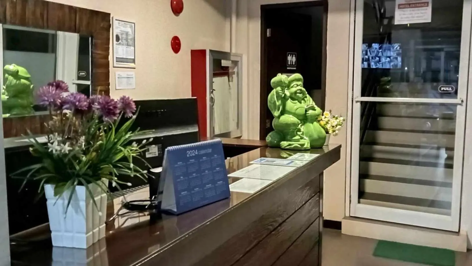 Lobby or reception in Regina Hometel