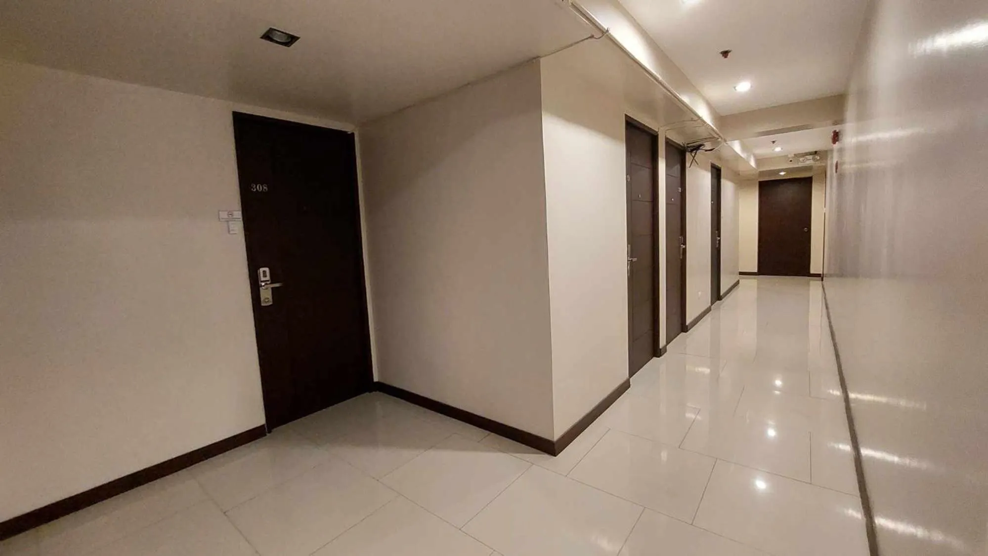 elevator in Regina Hometel