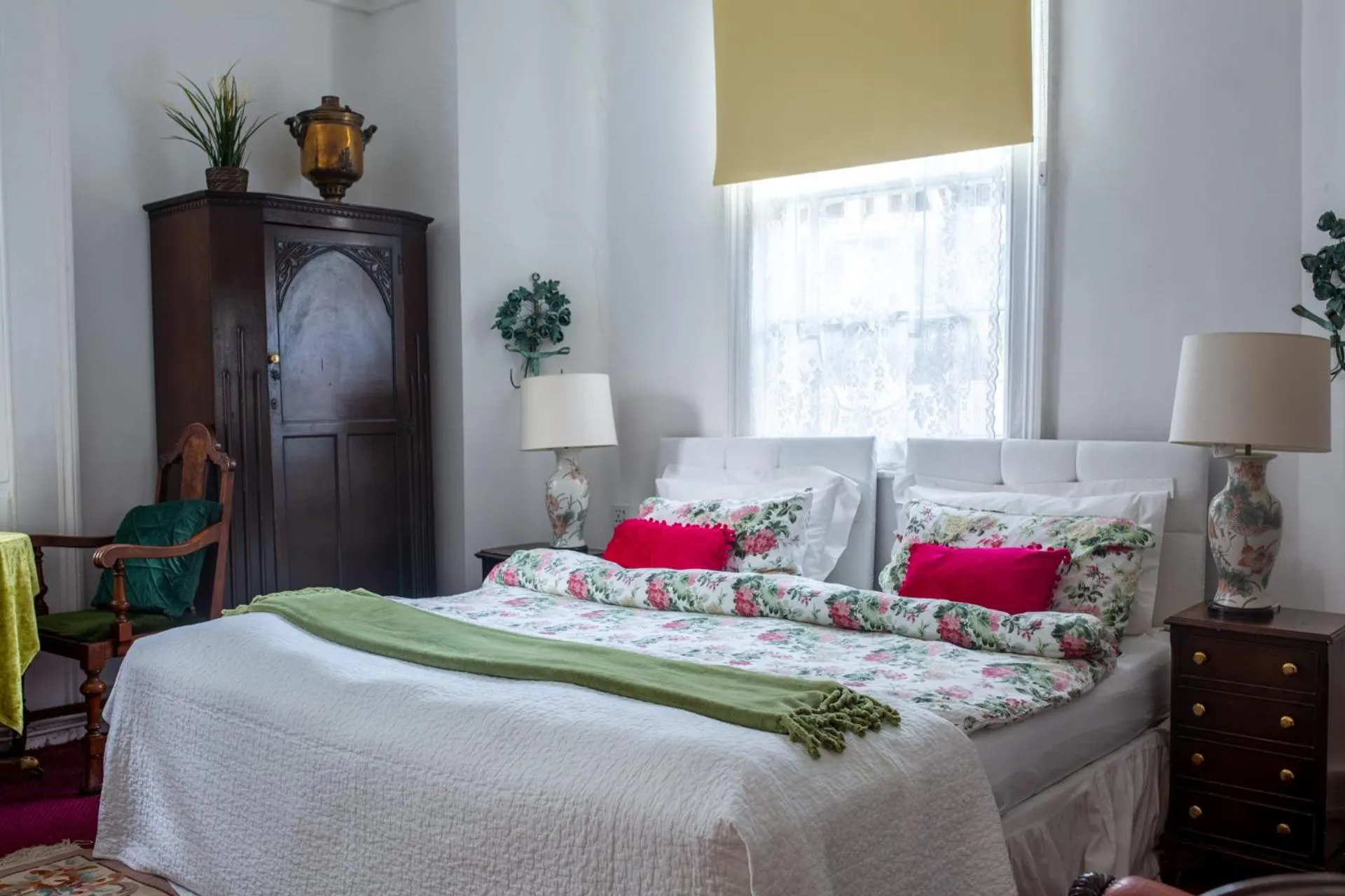 Bed in Dawson Place, Juliette's Bed and Breakfast