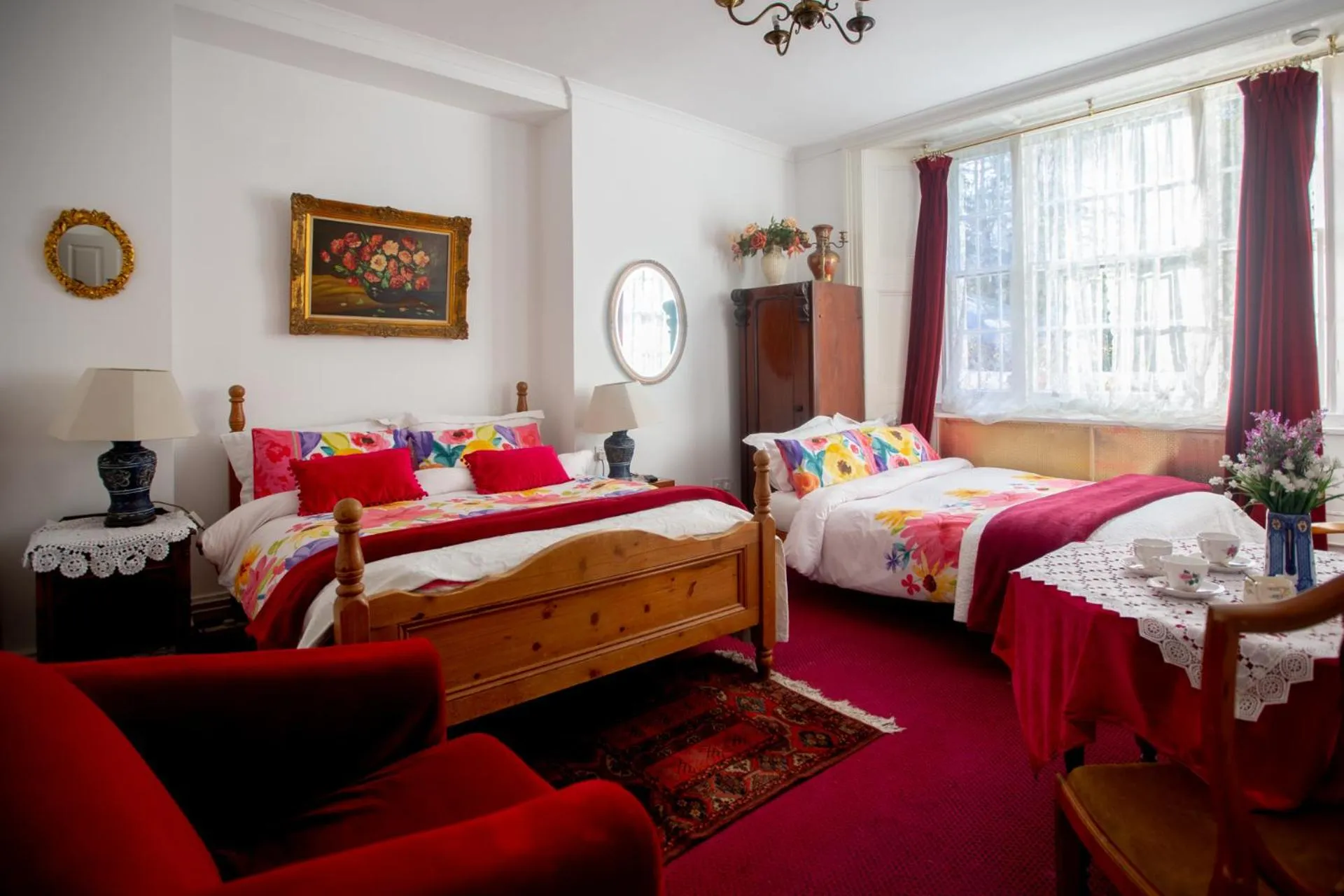 Photo of the whole room, Bed in Dawson Place, Juliette's Bed and Breakfast