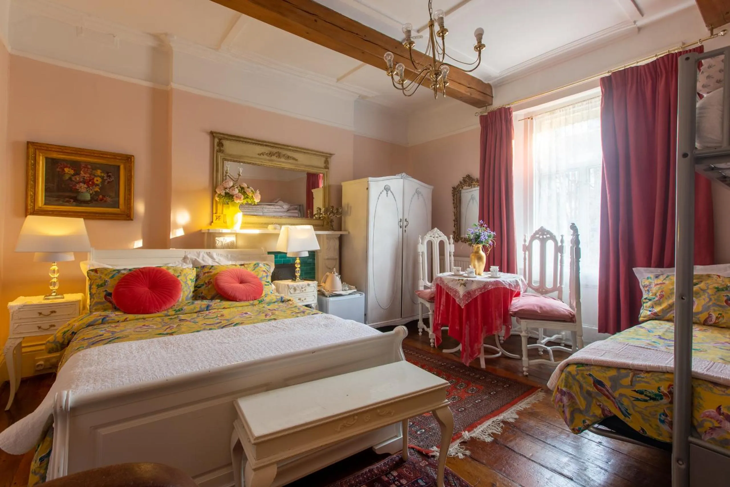 Bed in Dawson Place, Juliette's Bed and Breakfast