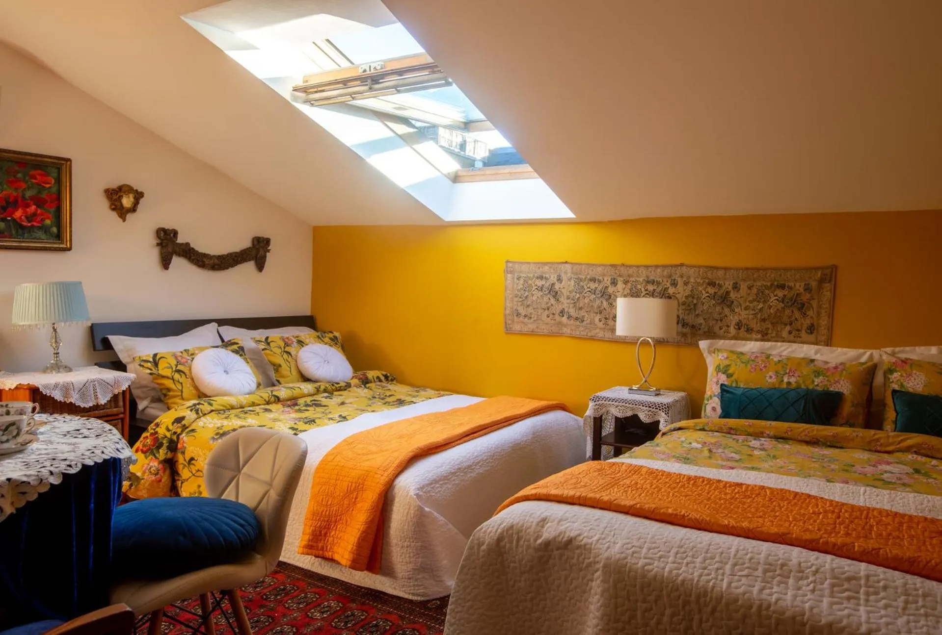 Photo of the whole room, Bed in Dawson Place, Juliette's Bed and Breakfast