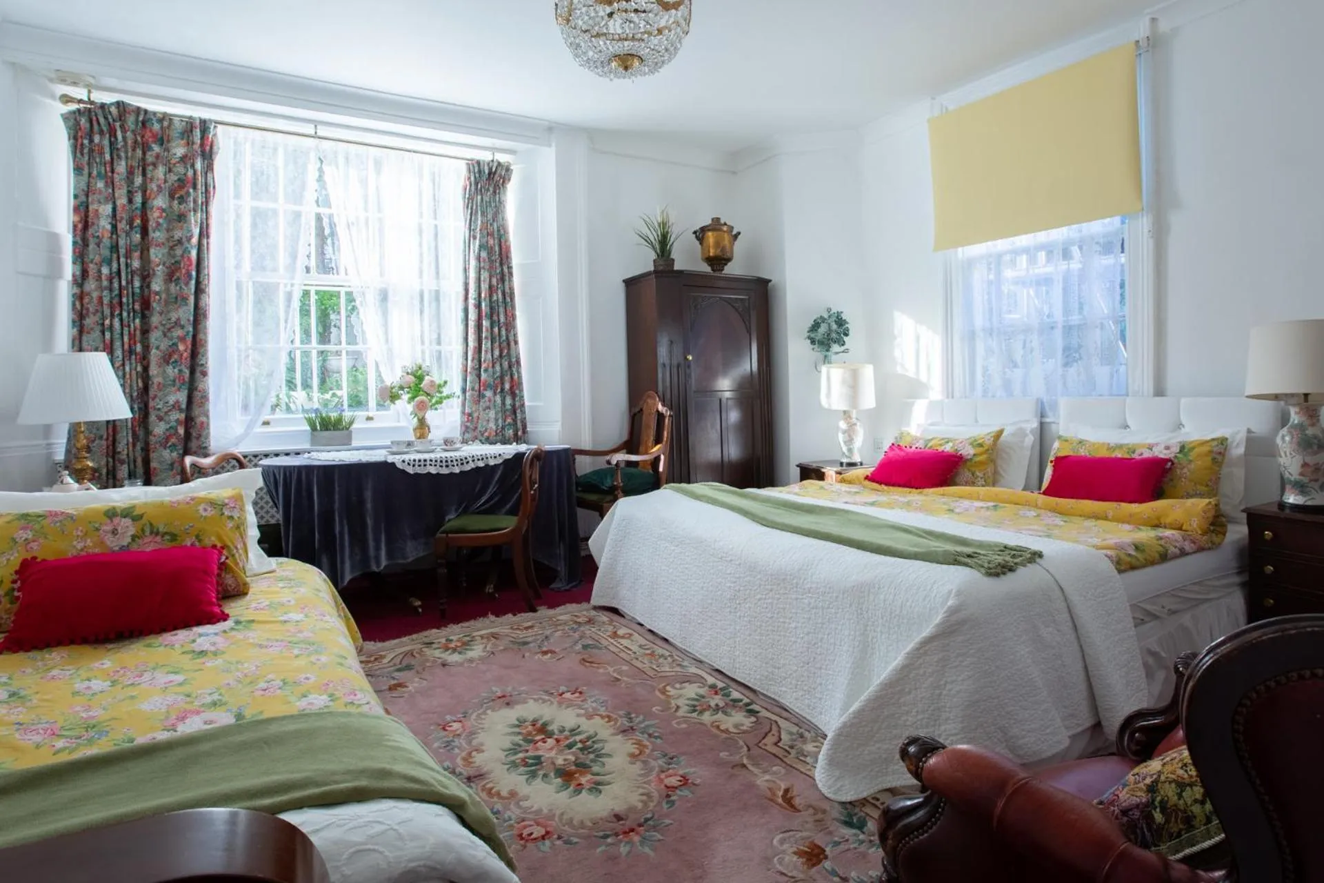 Photo of the whole room, Bed in Dawson Place, Juliette's Bed and Breakfast