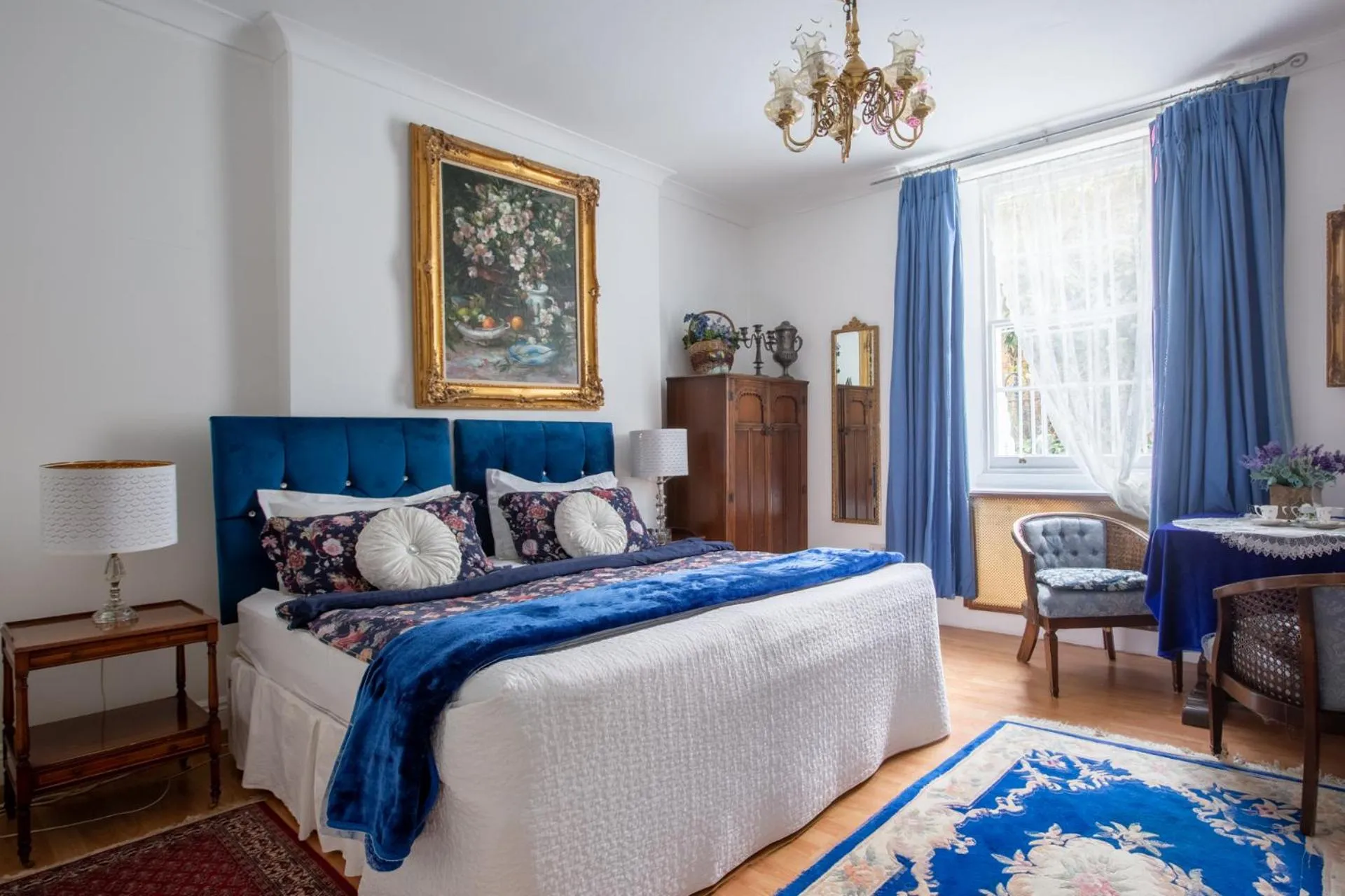 Bedroom, Bed in Dawson Place, Juliette's Bed and Breakfast