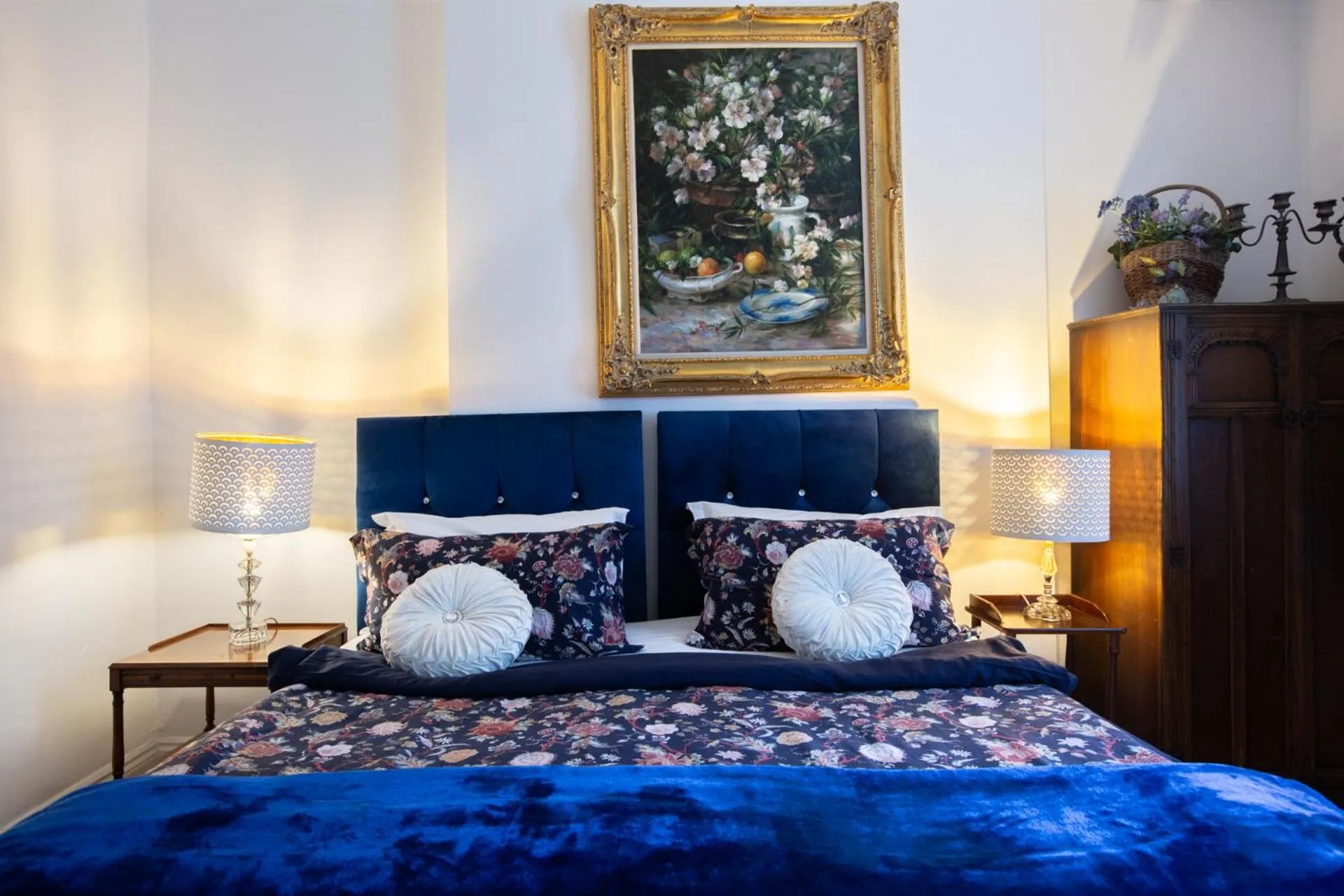 Bed in Dawson Place, Juliette's Bed and Breakfast