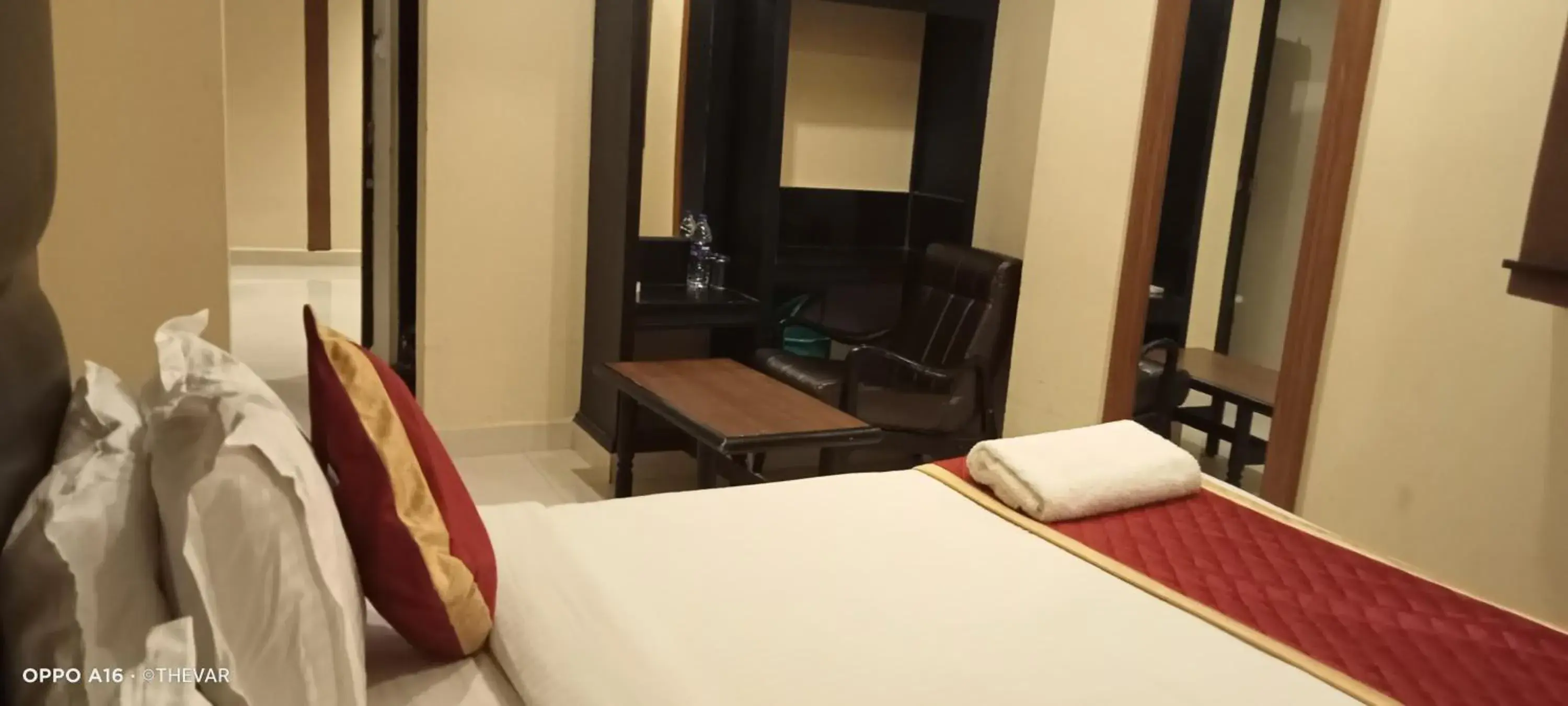 Bed in HOTEL SAMUDRA Bed in HOTEL SAMUDRA
