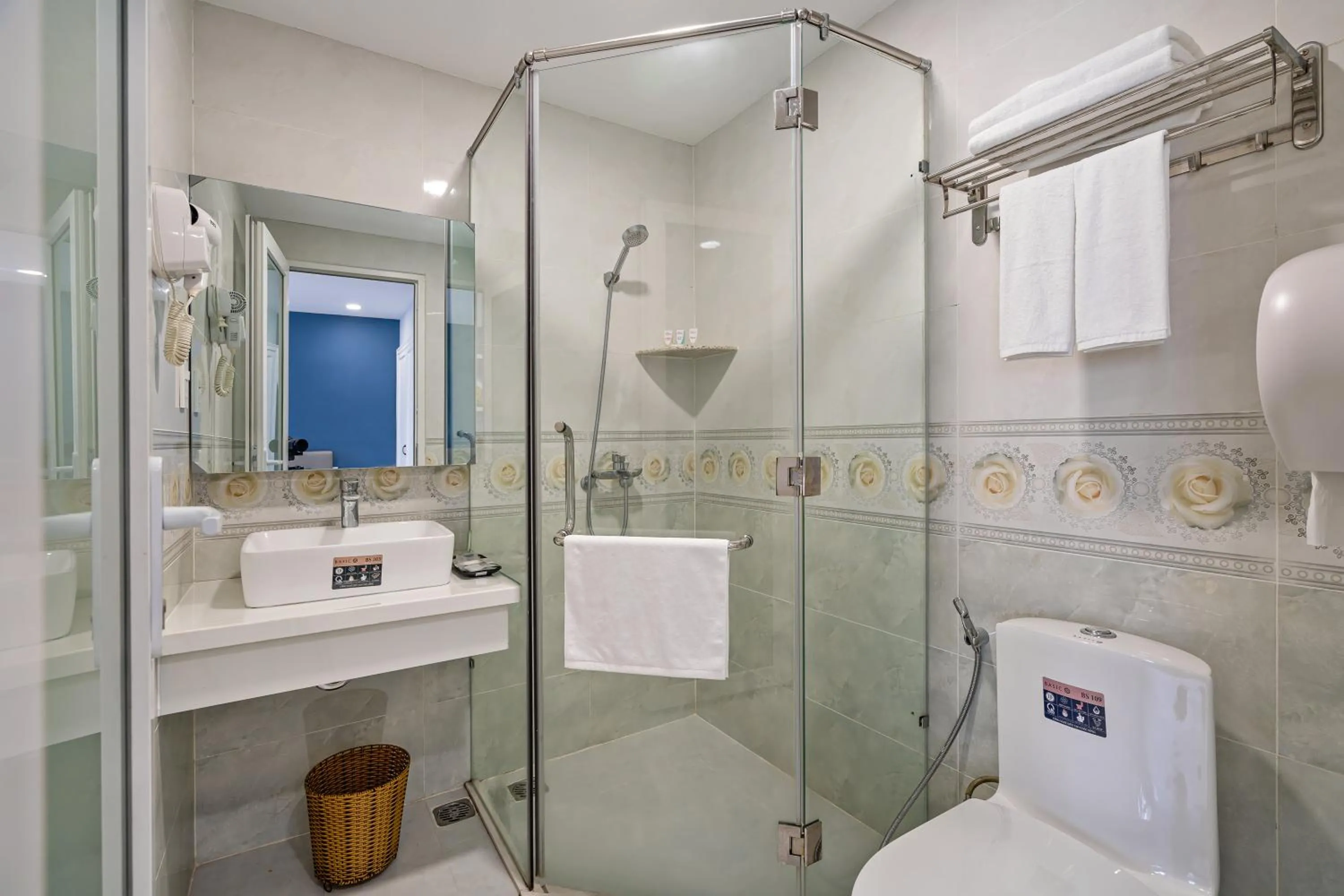 Shower in El Ocaso Boutique Hotel