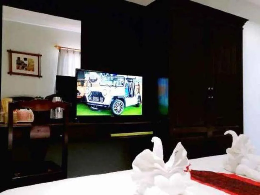 Bed in New Lao Paris Hotel