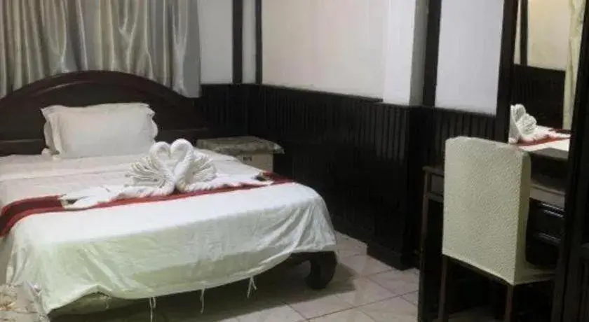 Bed in New Lao Paris Hotel Bed in New Lao Paris Hotel