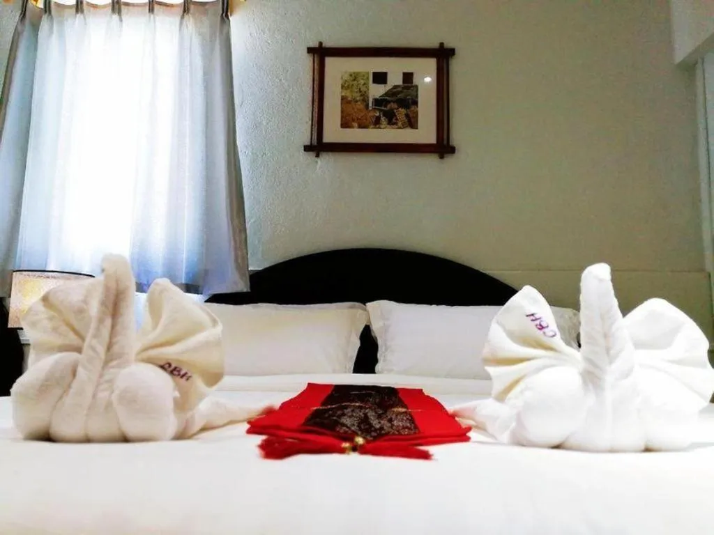 Bed in New Lao Paris Hotel