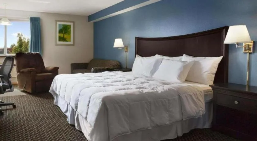 Bed in Days Inn by Wyndham Lacey Olympia Area