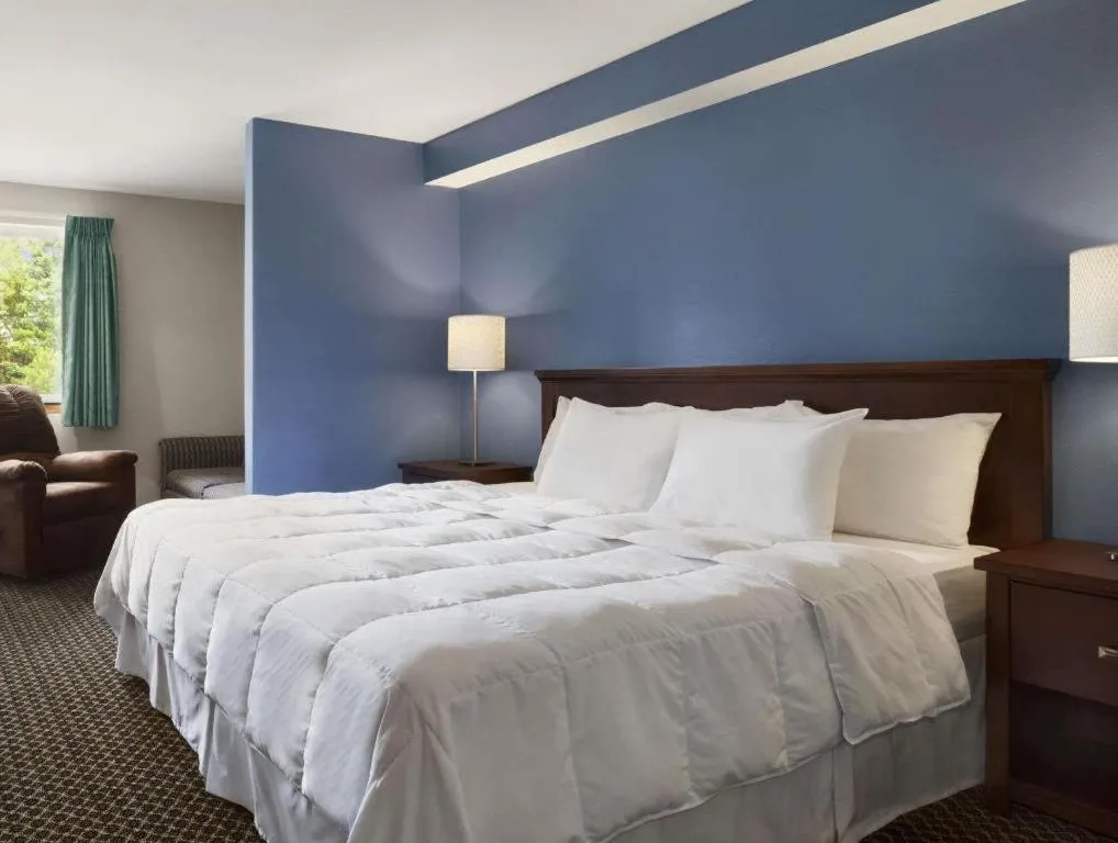 Bed in Days Inn by Wyndham Lacey Olympia Area