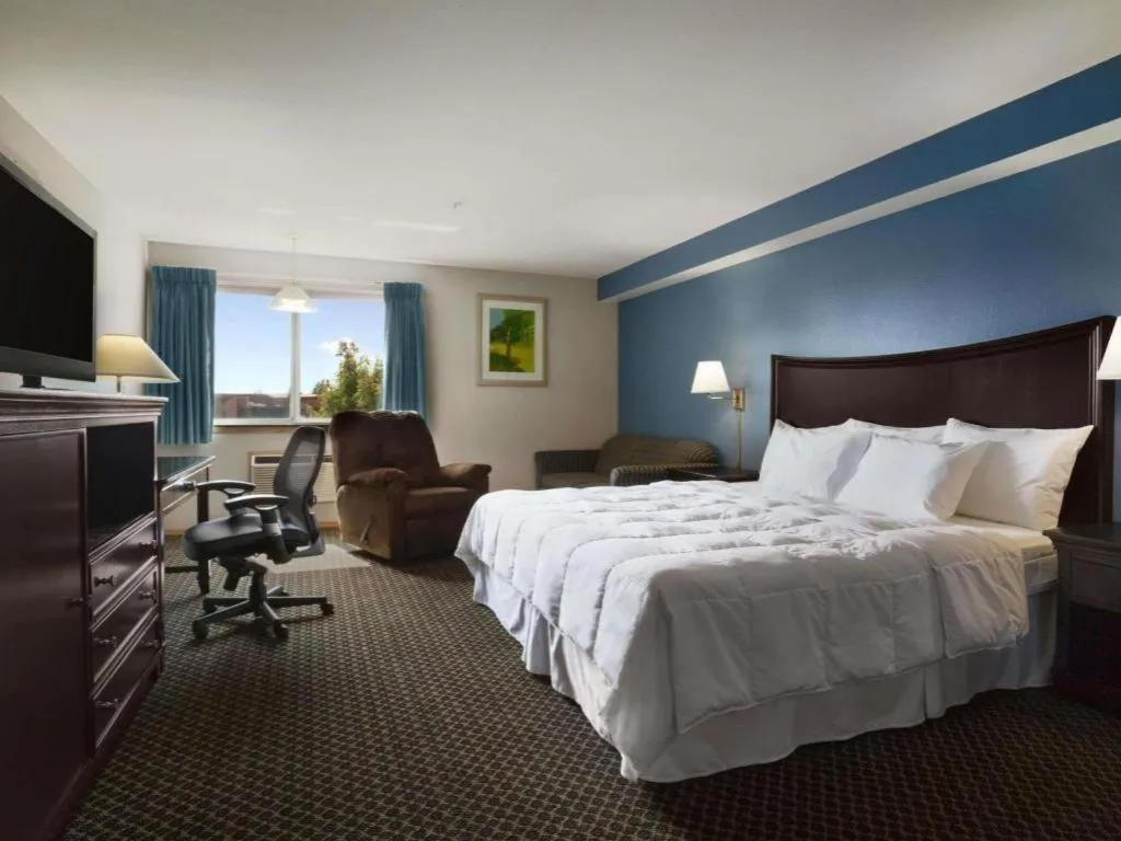 Bed in Days Inn by Wyndham Lacey Olympia Area