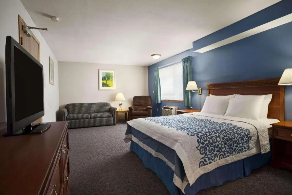 Bed in Days Inn by Wyndham Lacey Olympia Area