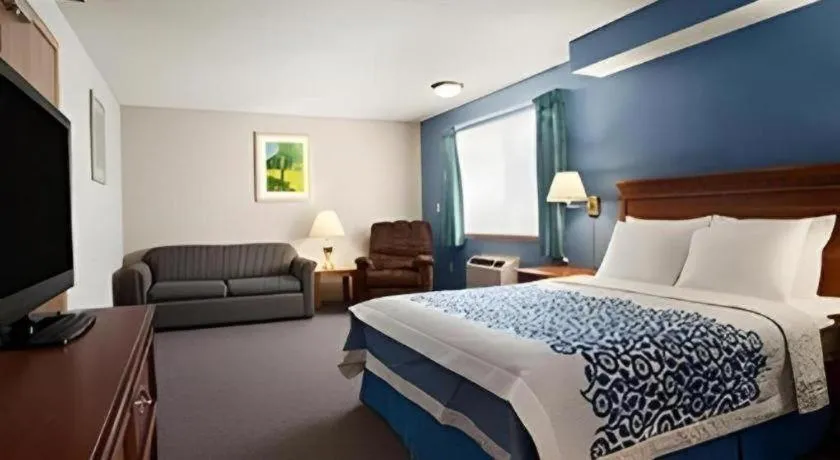 Bed in Days Inn by Wyndham Lacey Olympia Area