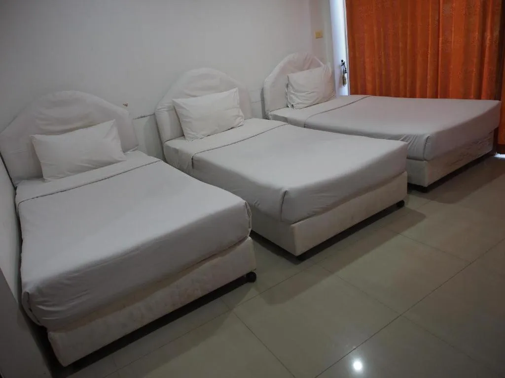 Bed in Phetsuwan Hotel