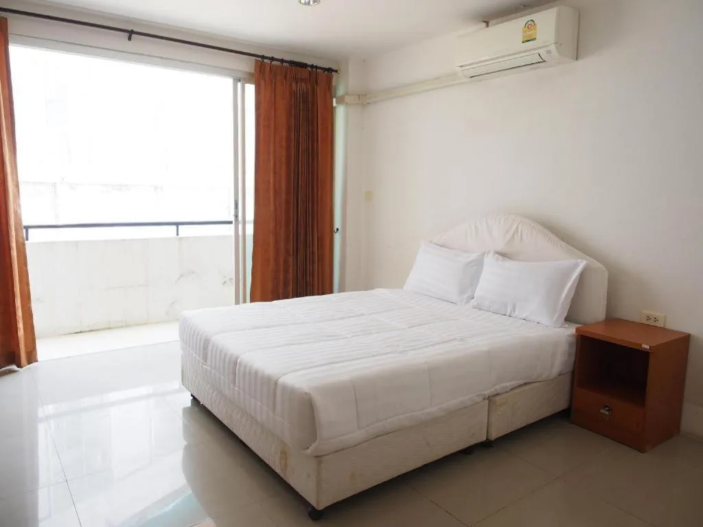 Bed in Phetsuwan Hotel