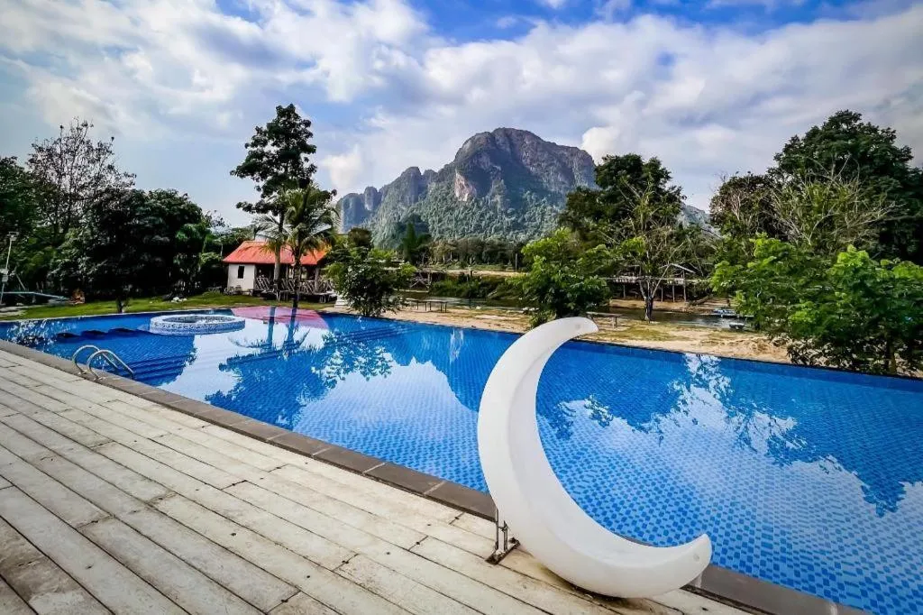 LARNG YAY  Riverview Resort Hotel