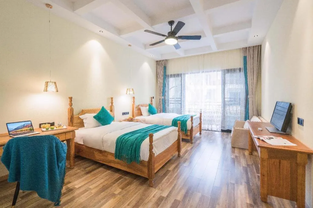 Bed in LARNG YAY  Riverview Resort Hotel