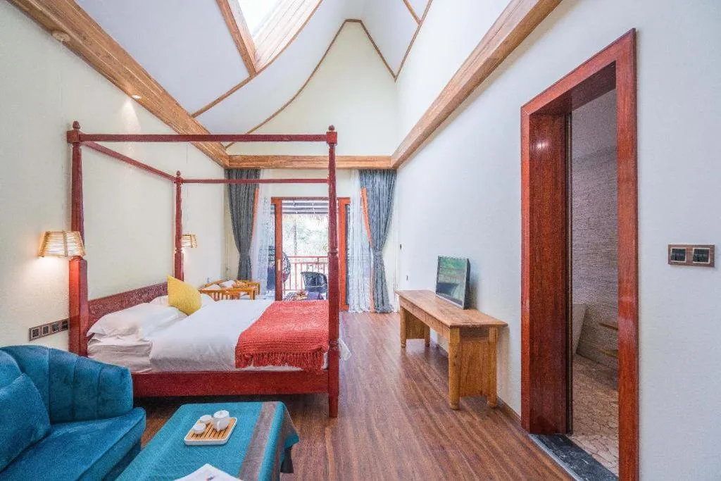 Bed in LARNG YAY  Riverview Resort Hotel