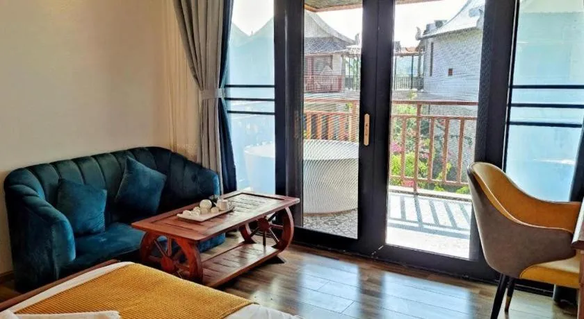 LARNG YAY  Riverview Resort Hotel