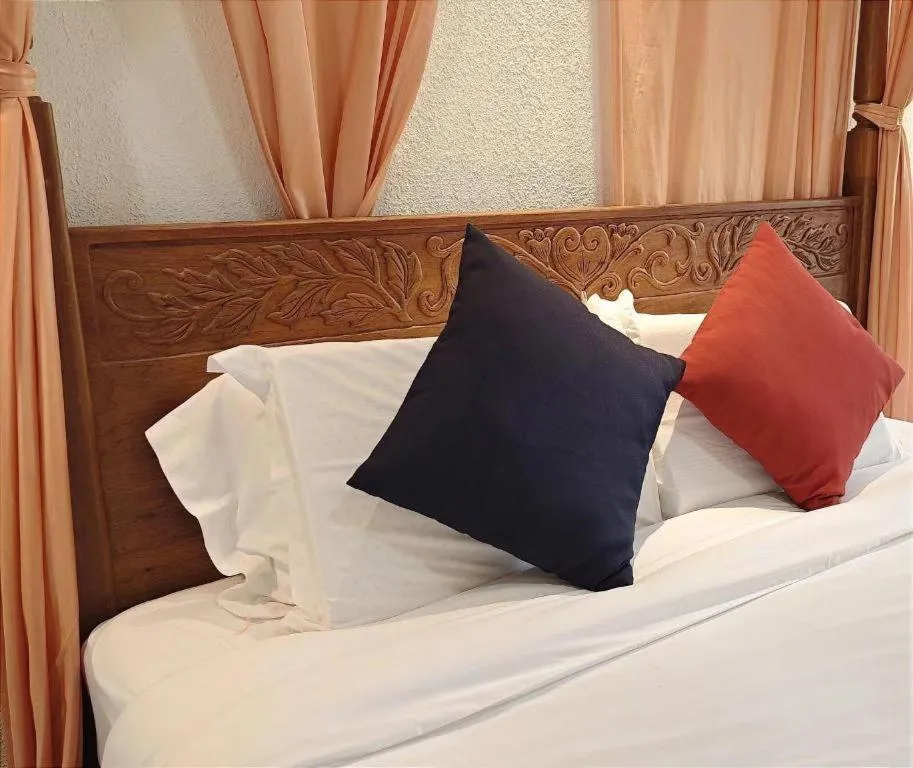 Bed in LARNG YAY  Riverview Resort Hotel