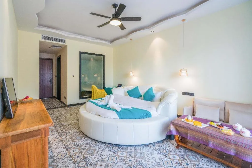 LARNG YAY  Riverview Resort Hotel