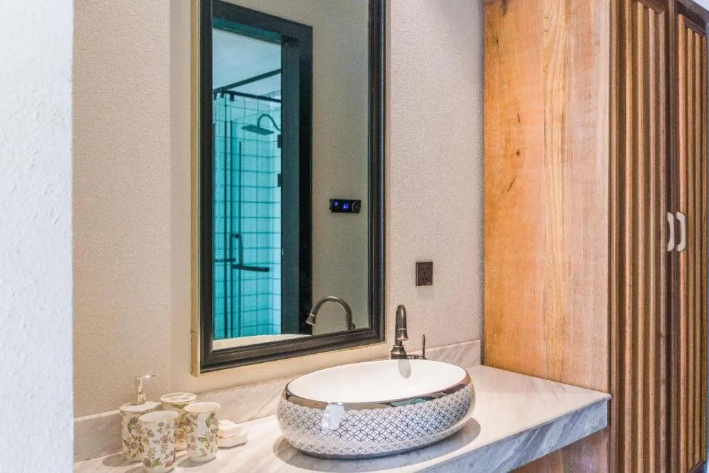 LARNG YAY  Riverview Resort Hotel