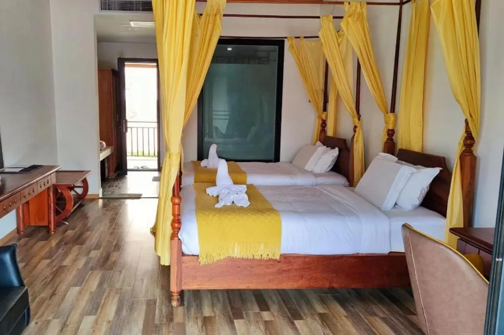 Bed in LARNG YAY  Riverview Resort Hotel