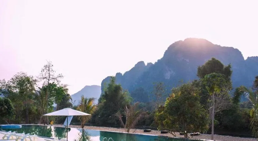 LARNG YAY  Riverview Resort Hotel