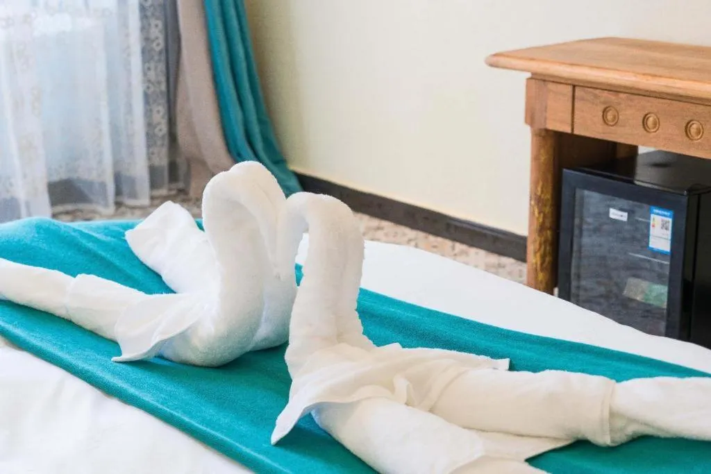 Bed in LARNG YAY  Riverview Resort Hotel