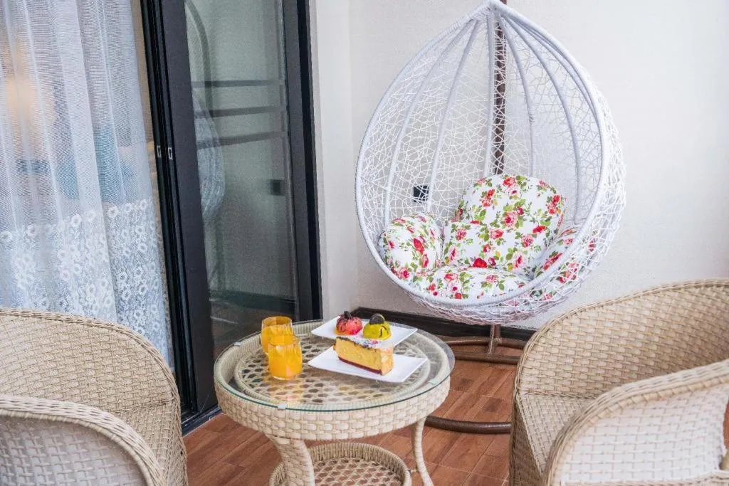 LARNG YAY  Riverview Resort Hotel