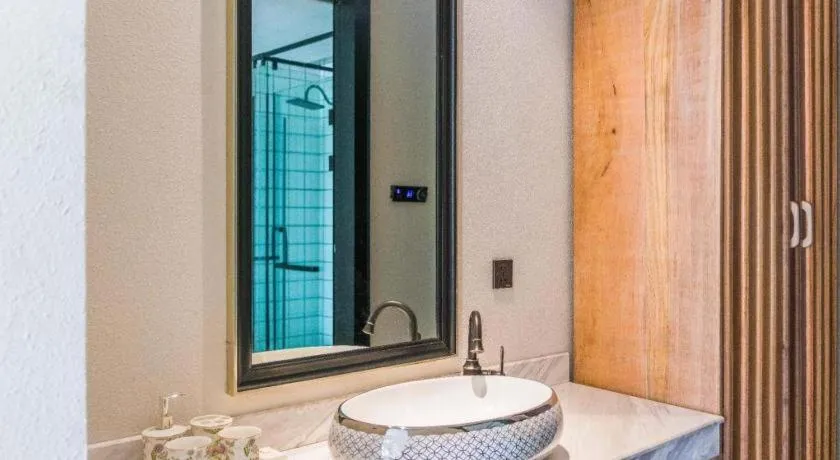 LARNG YAY  Riverview Resort Hotel