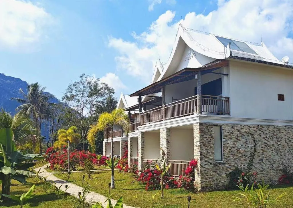 LARNG YAY  Riverview Resort Hotel