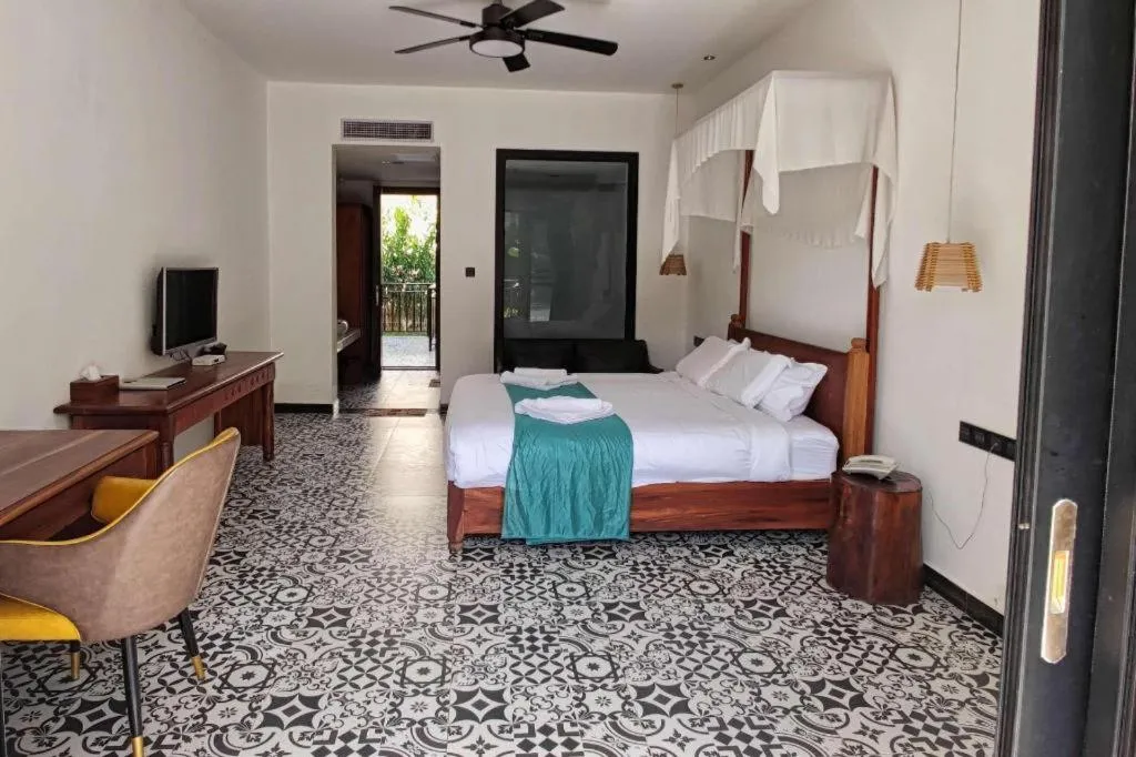 Bed in LARNG YAY  Riverview Resort Hotel