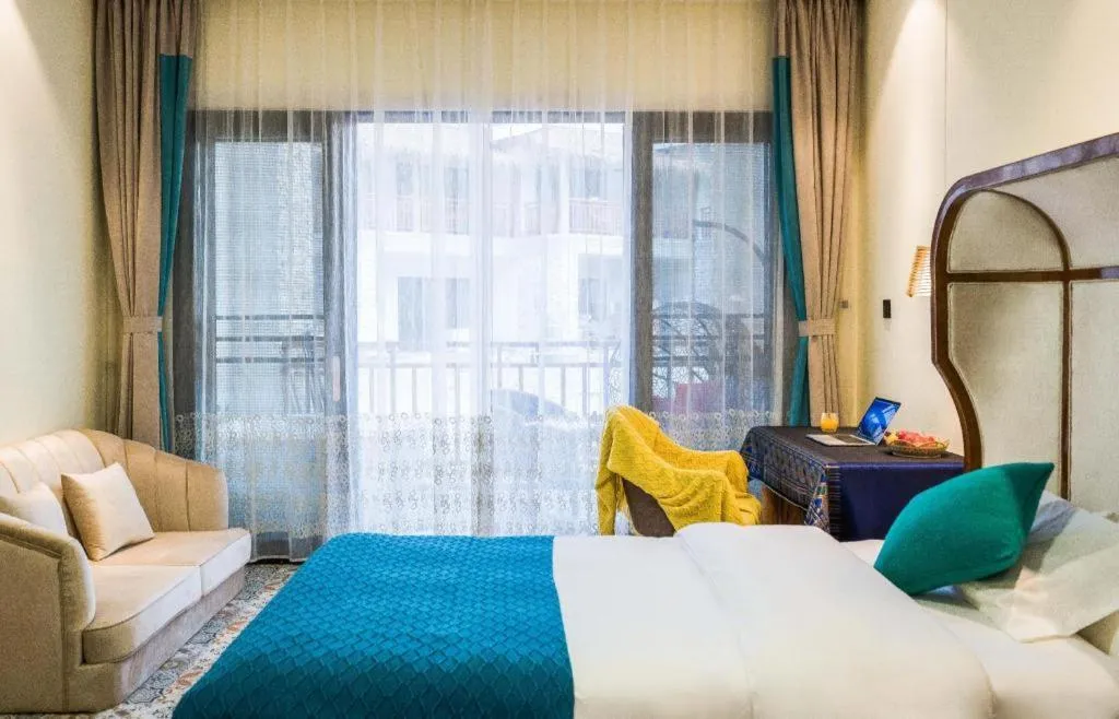 Bed in LARNG YAY  Riverview Resort Hotel