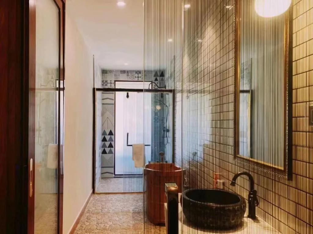 LARNG YAY  Riverview Resort Hotel