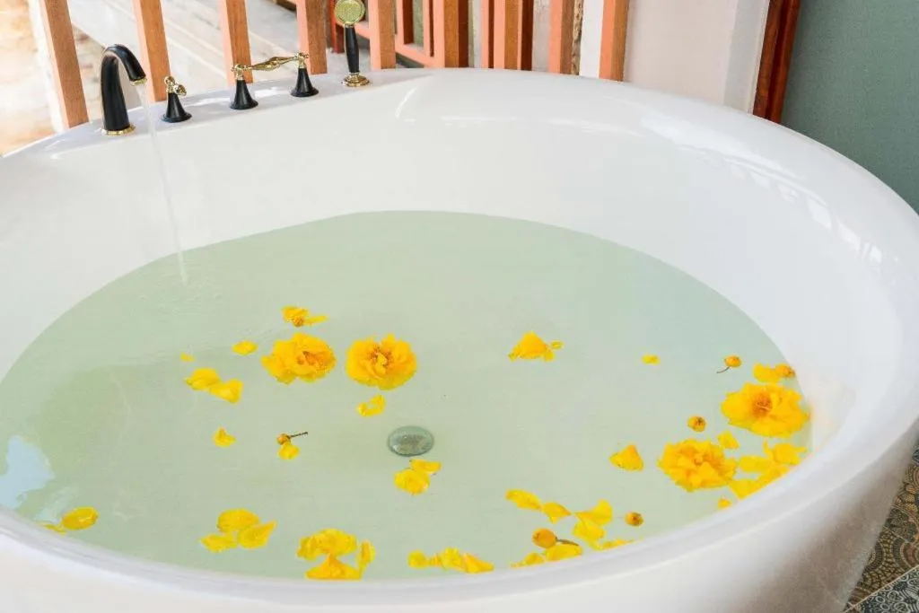 LARNG YAY  Riverview Resort Hotel