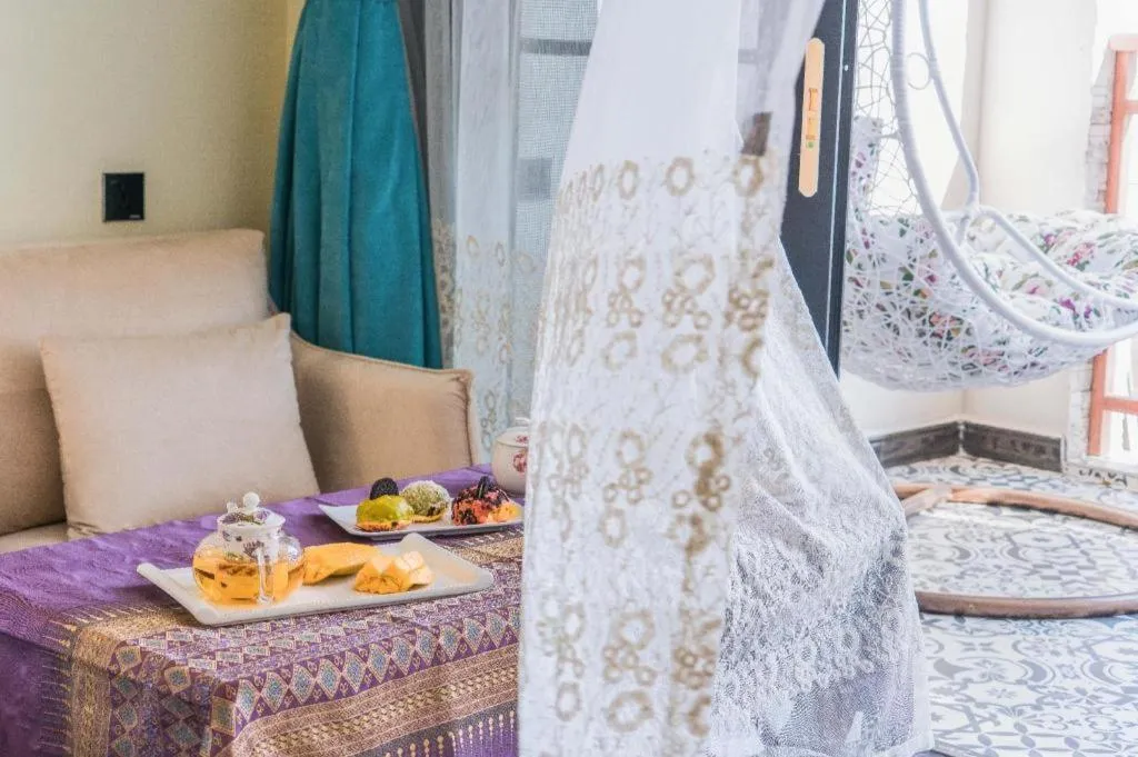 Bed in LARNG YAY  Riverview Resort Hotel