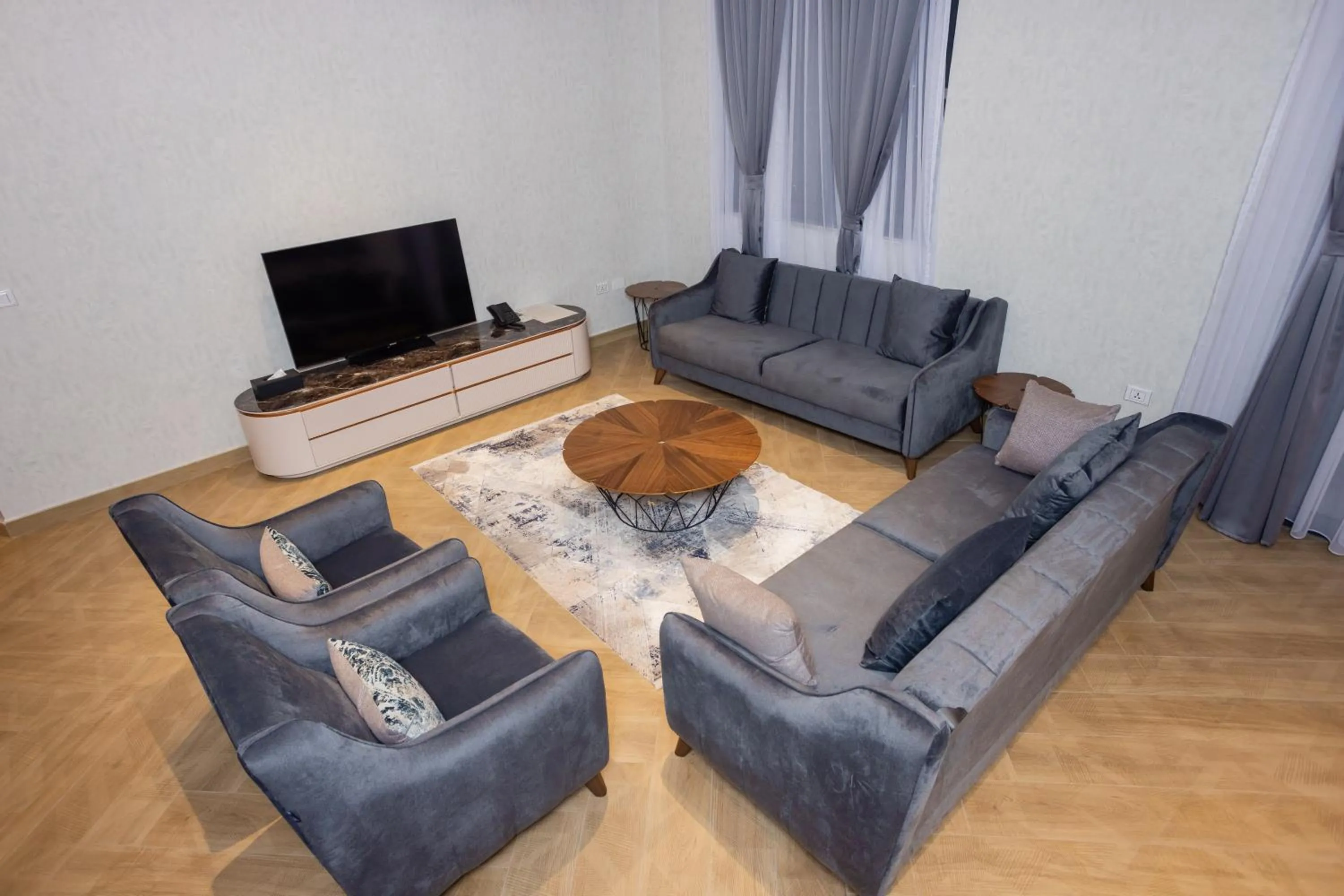 TV and multimedia in Shitaye Suite Hotel