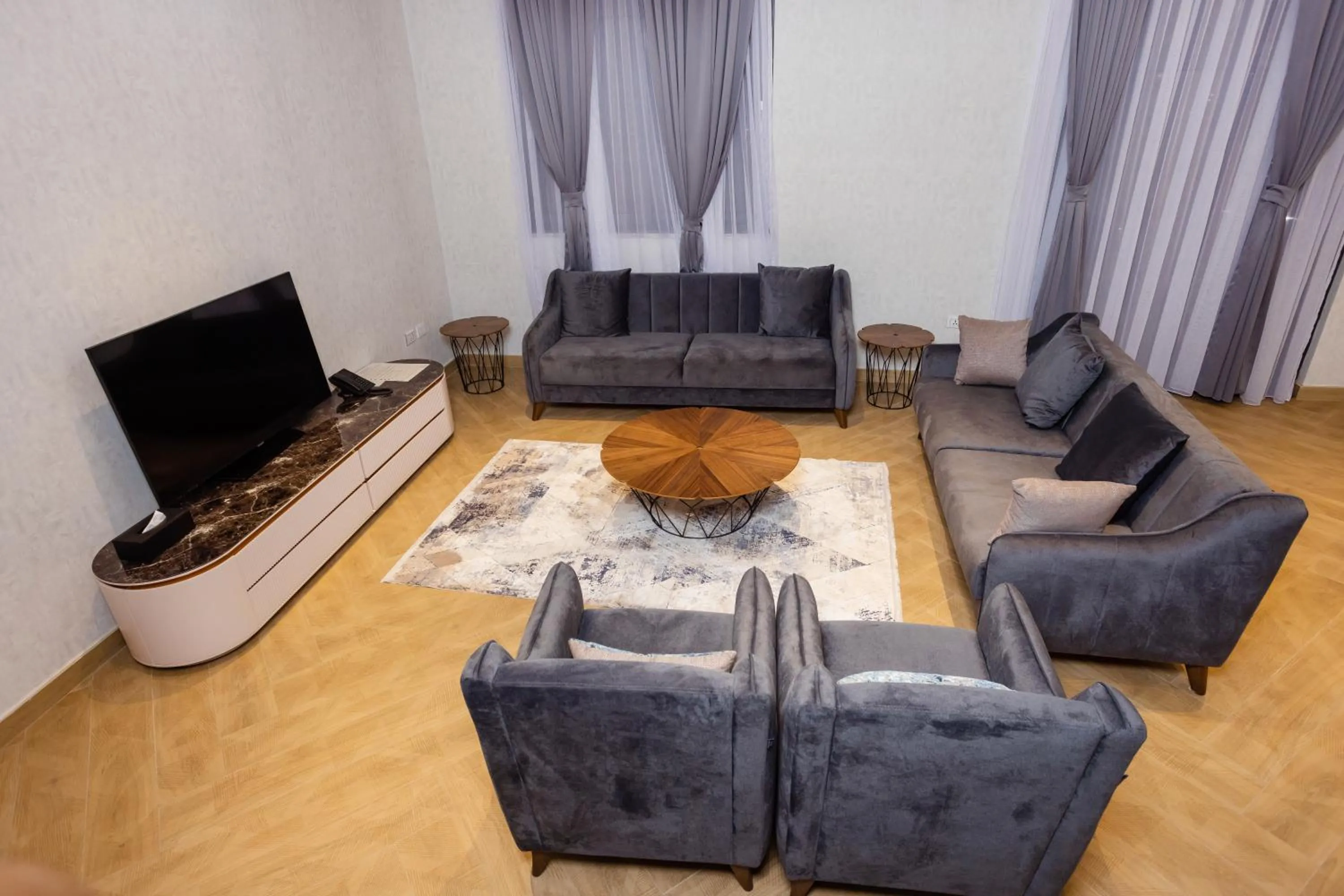 TV and multimedia in Shitaye Suite Hotel