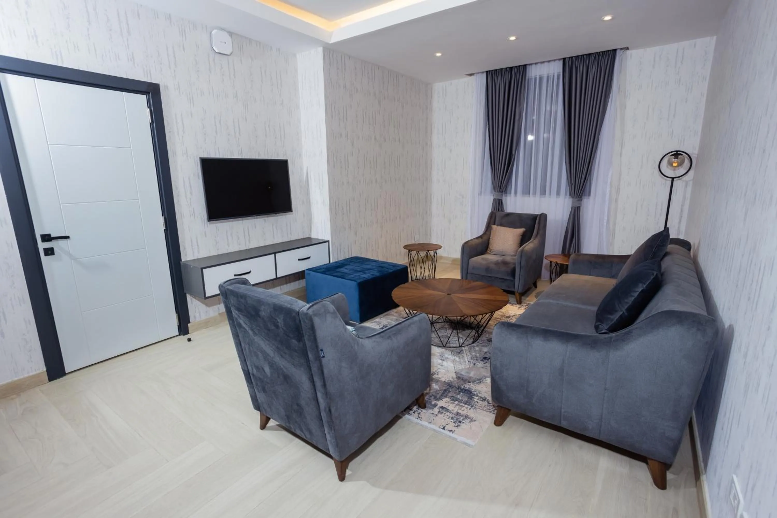 TV and multimedia in Shitaye Suite Hotel