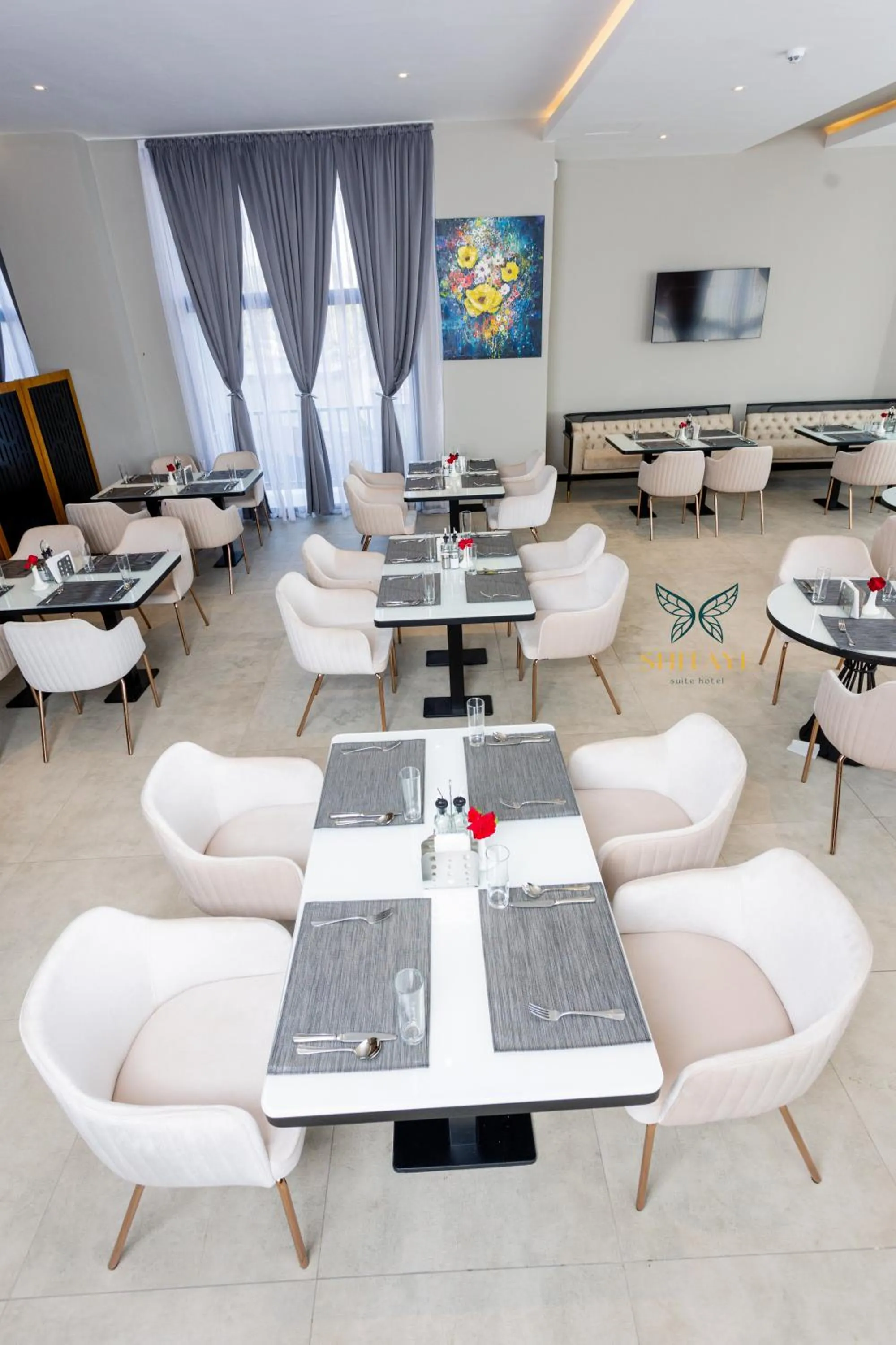Restaurant/places to eat in Shitaye Suite Hotel