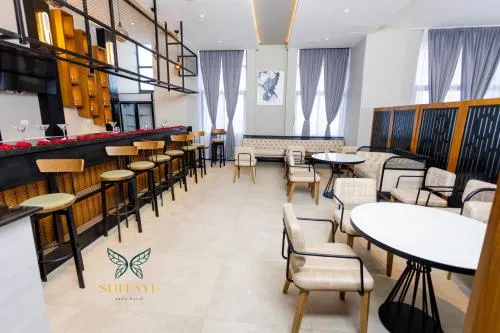 Restaurant/places to eat in Shitaye Suite Hotel