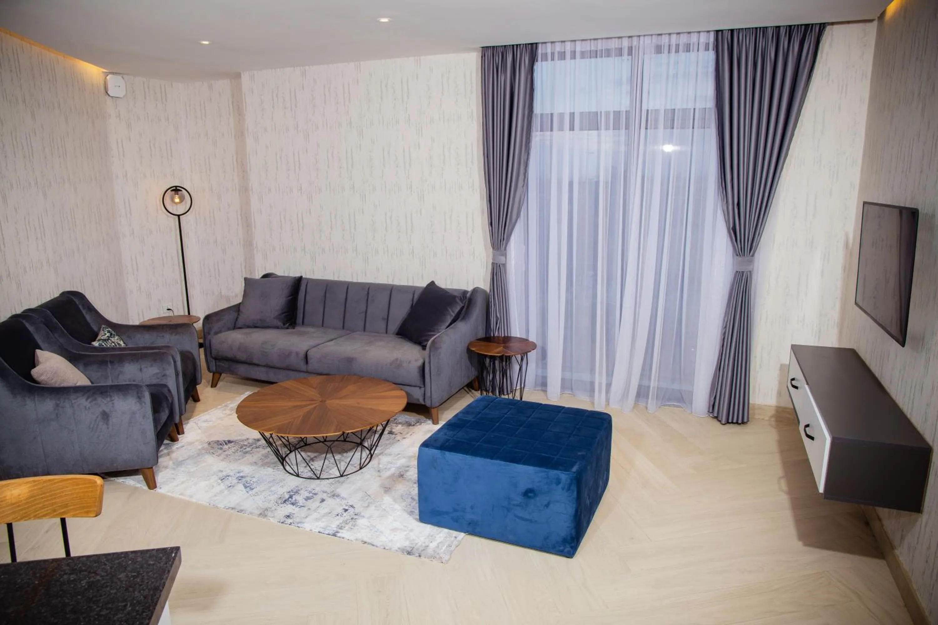 TV and multimedia in Shitaye Suite Hotel