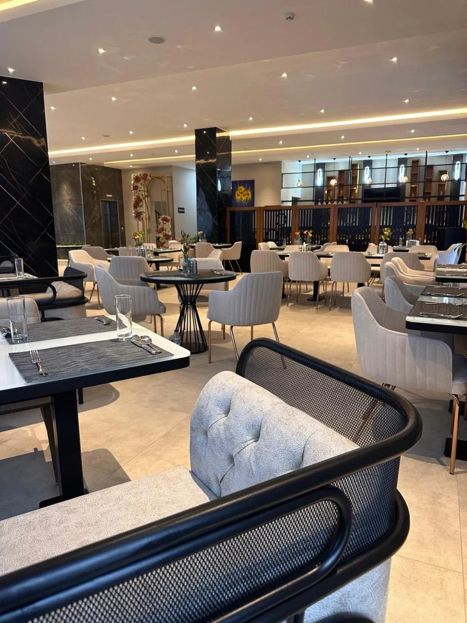 Restaurant/places to eat in Shitaye Suite Hotel