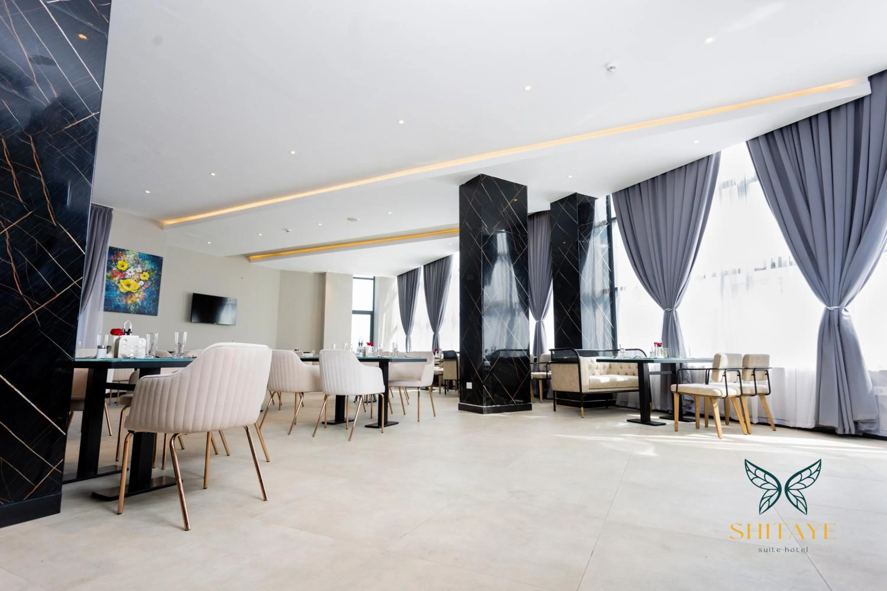 Restaurant/places to eat in Shitaye Suite Hotel