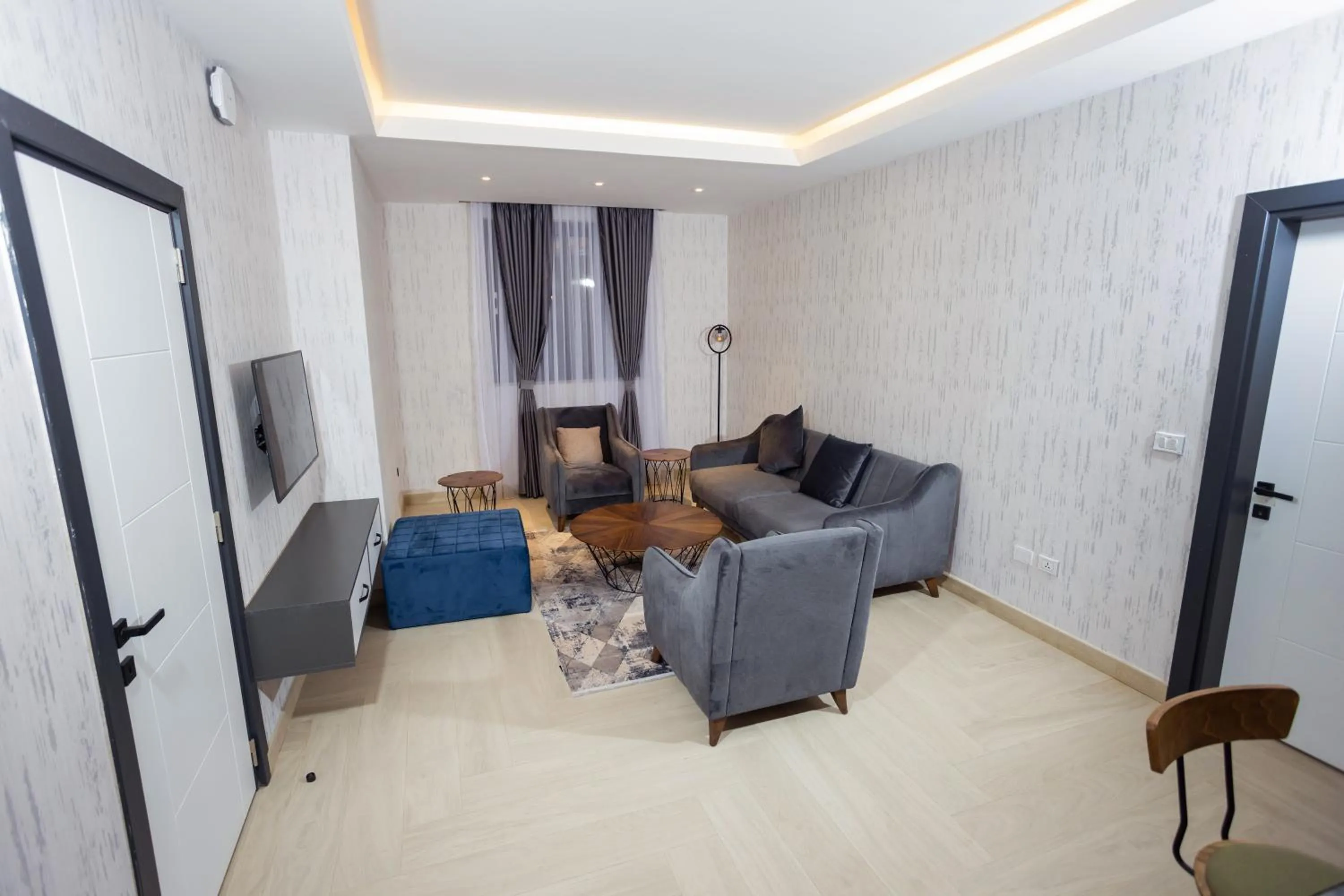 TV and multimedia in Shitaye Suite Hotel